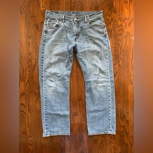 Men’s Levi’s 569 loose fit 100% cotton jeans.  Size 34x32.